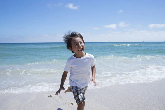 Conheça a camisa UV infantil, uma das maiores tendências infantis da atualidade para os dias ensolarados - SunKids