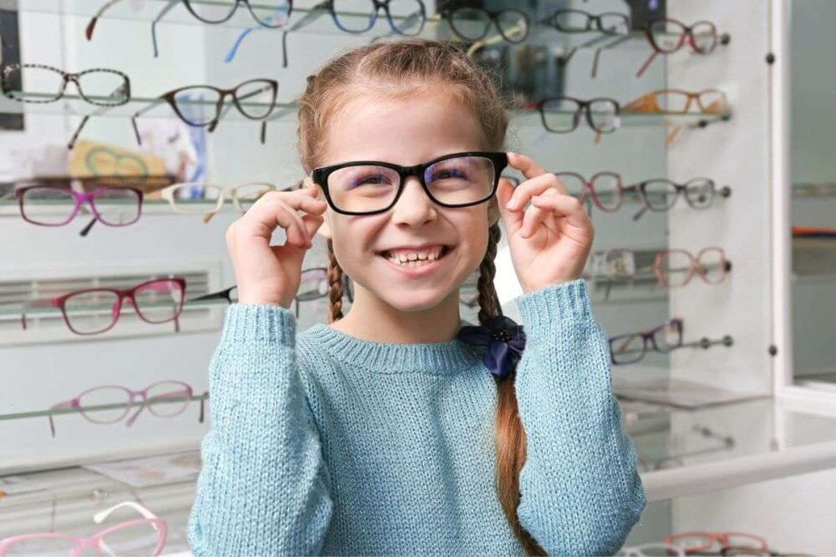 5 Dicas que irão lhe ajudar a escolher o primeiro óculos infantil de grau - SunKids