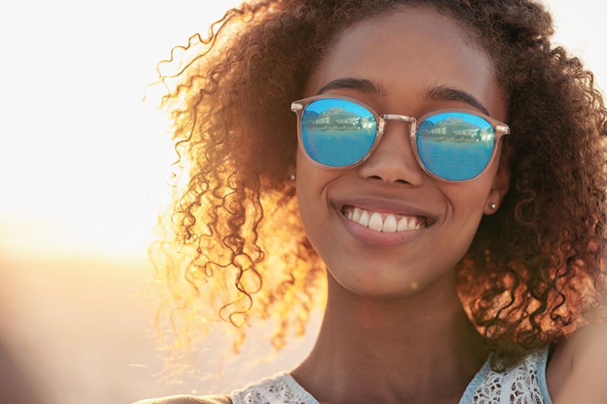 Conheça os famosos óculos de sol retrô, uma das maiores tendências de moda na atualidade! - SunKids