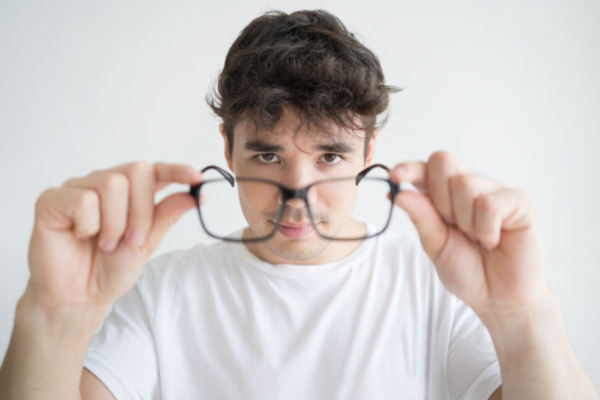 Armação para óculos de grau masculino: 3 dicas que poderão lhe ajudar a escolher o melhor modelo de armação para você! - SunKids
