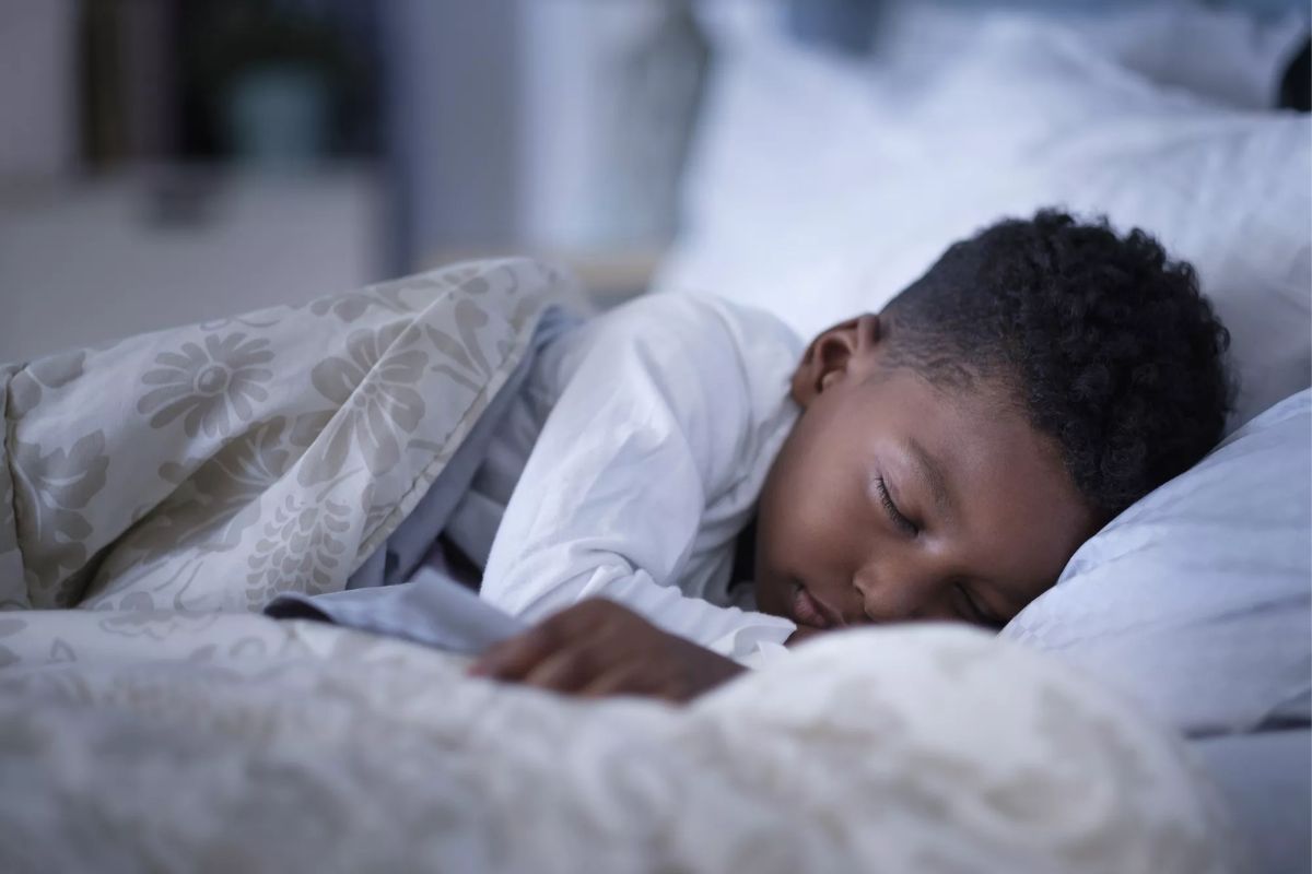 Conheça tudo que diz respeito à melatonina infantil e auxilie o seu filho a ter melhores noites de sono e um desenvolvimento saudável! - SunKids