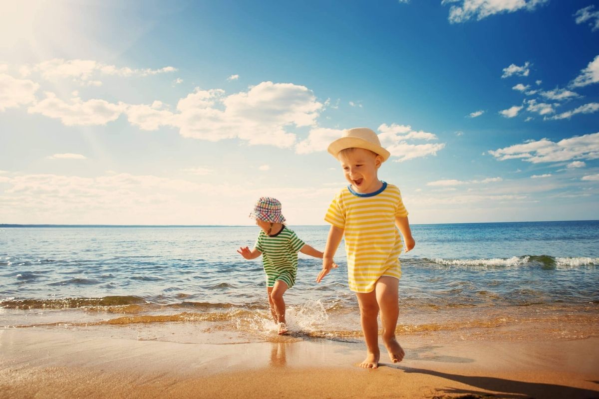 Conjunto verão infantil: Conheça as melhores opções de roupas de praia para o seu filho usar no verão - SunKids