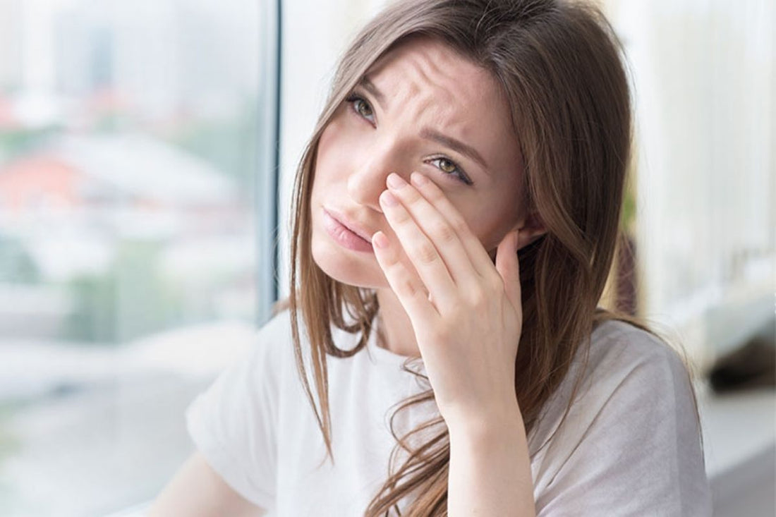 Entenda de uma vez por todas o que causa a coceira nos olhos e como evitar este problema - SunKids