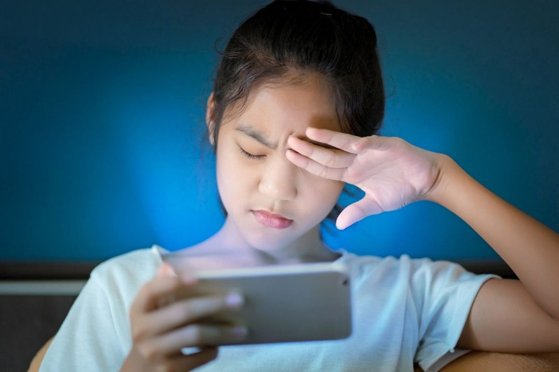 Luz Azul: Um dos principais problemas provenientes dos aparelhos eletrônicos - SunKids