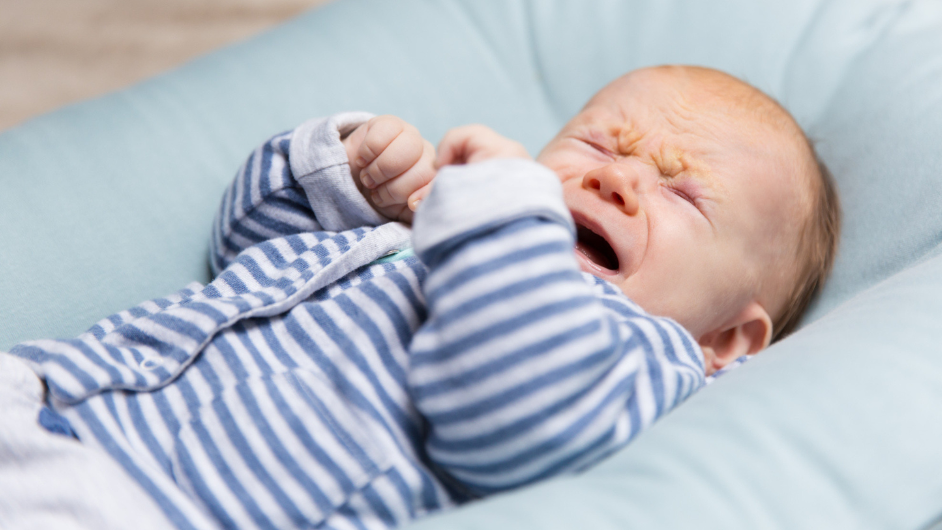 Bebê com olho lacrimejando: o que pode ser?