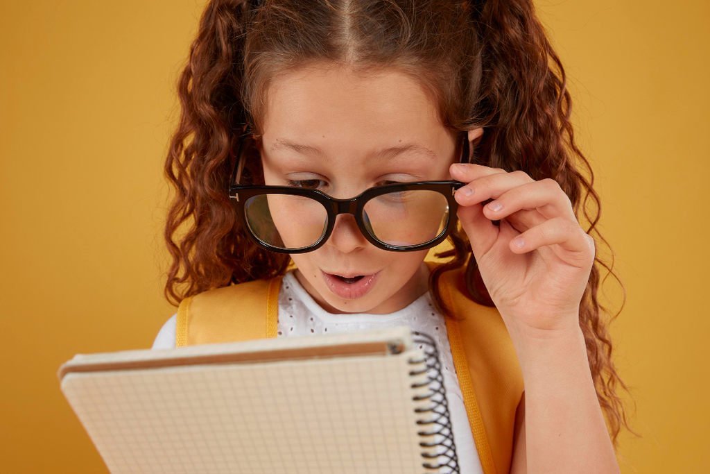 Como escolher óculos infantil: aprenda 7 dicas infalíveis - SunKids