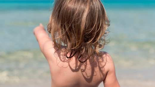 Cuidados com o bebê na praia: Dicas para um passeio seguro