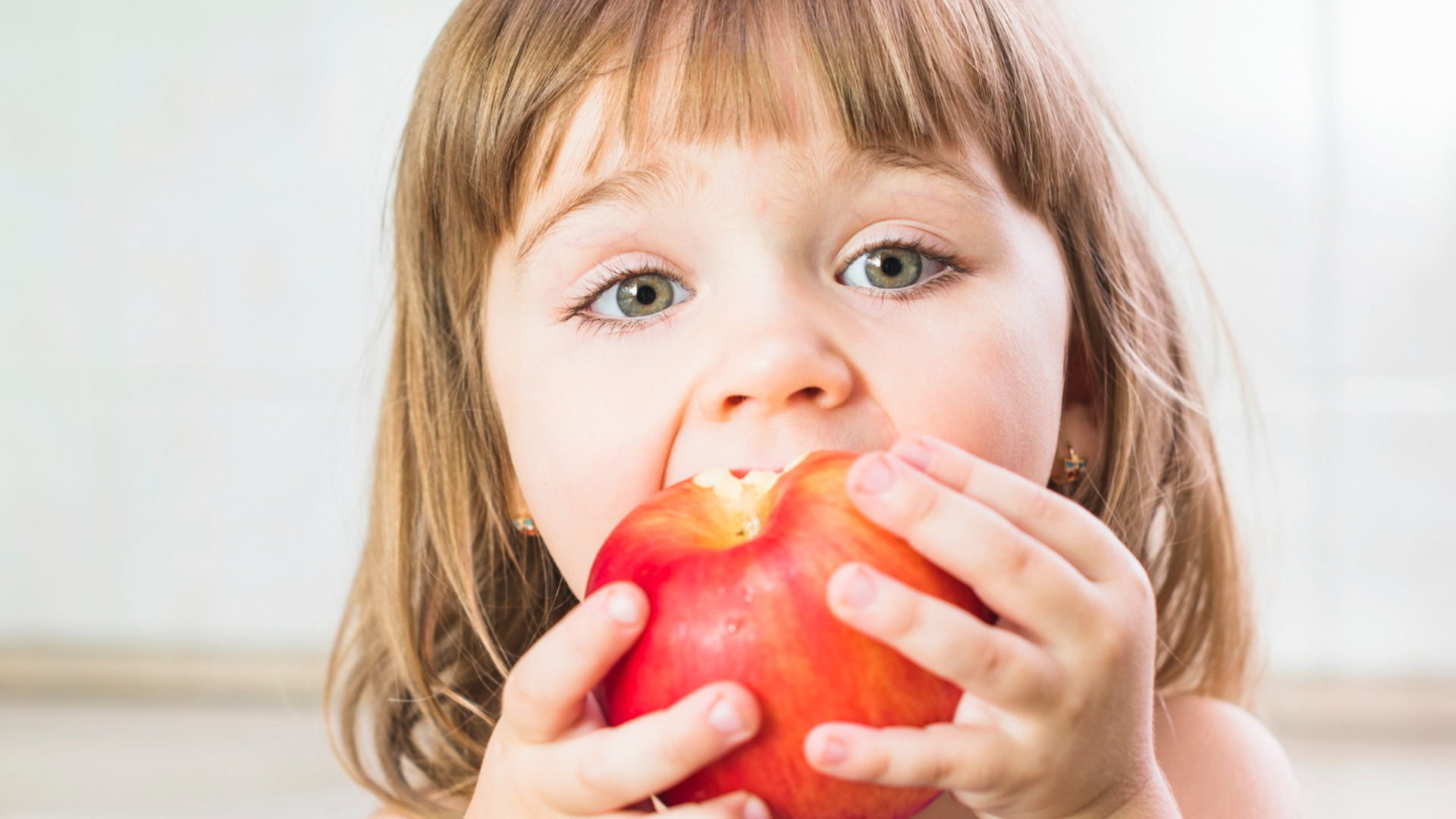 Ensinando a criança a comer melhor: dicas para te ajudar
