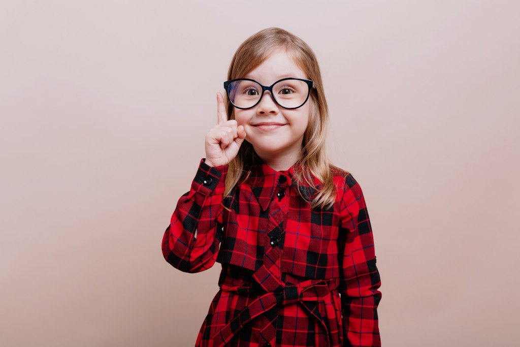 Como saber se meu filho precisa usar óculos? - SunKids